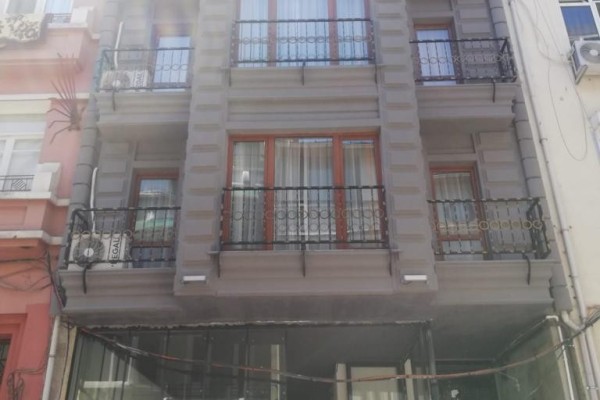 Otel Girişi